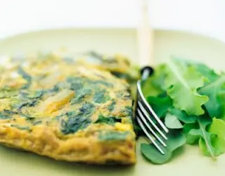 Tortilla de espinacas y champiñones